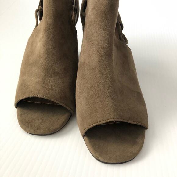 New! Tahari peep toe block heel bootie NWOT - Picture 11 of 12